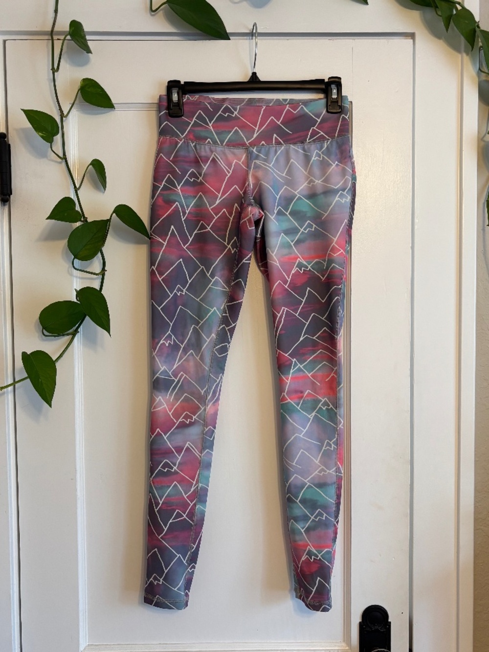 Dreamy mountain print leggings